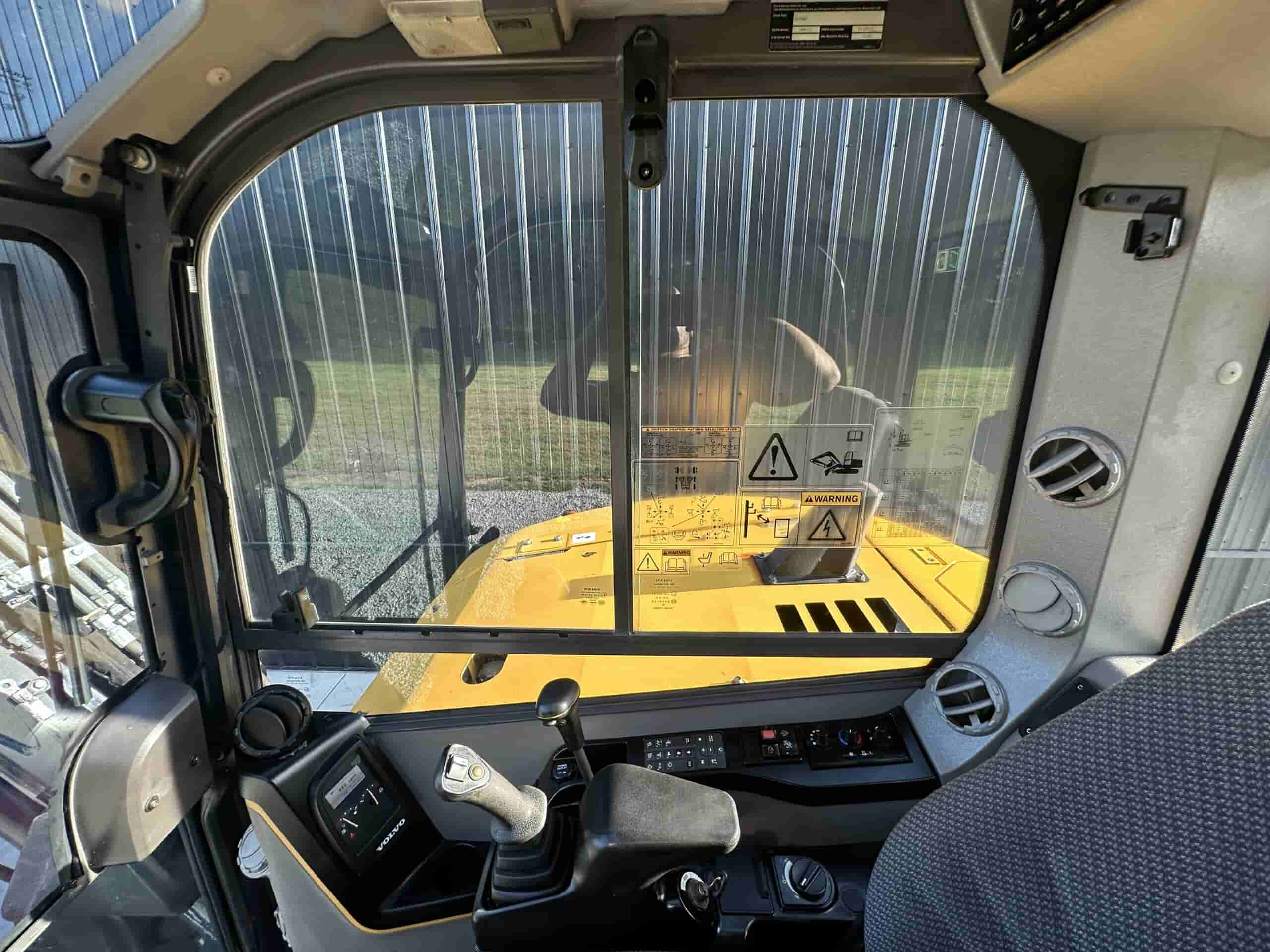 2017 VOLVO ECR88D
